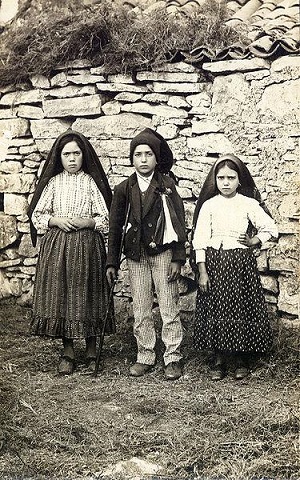 Die kleinen Seher von Fatima, Lucia, Francisco und Jacinta (v.l.n.r.)